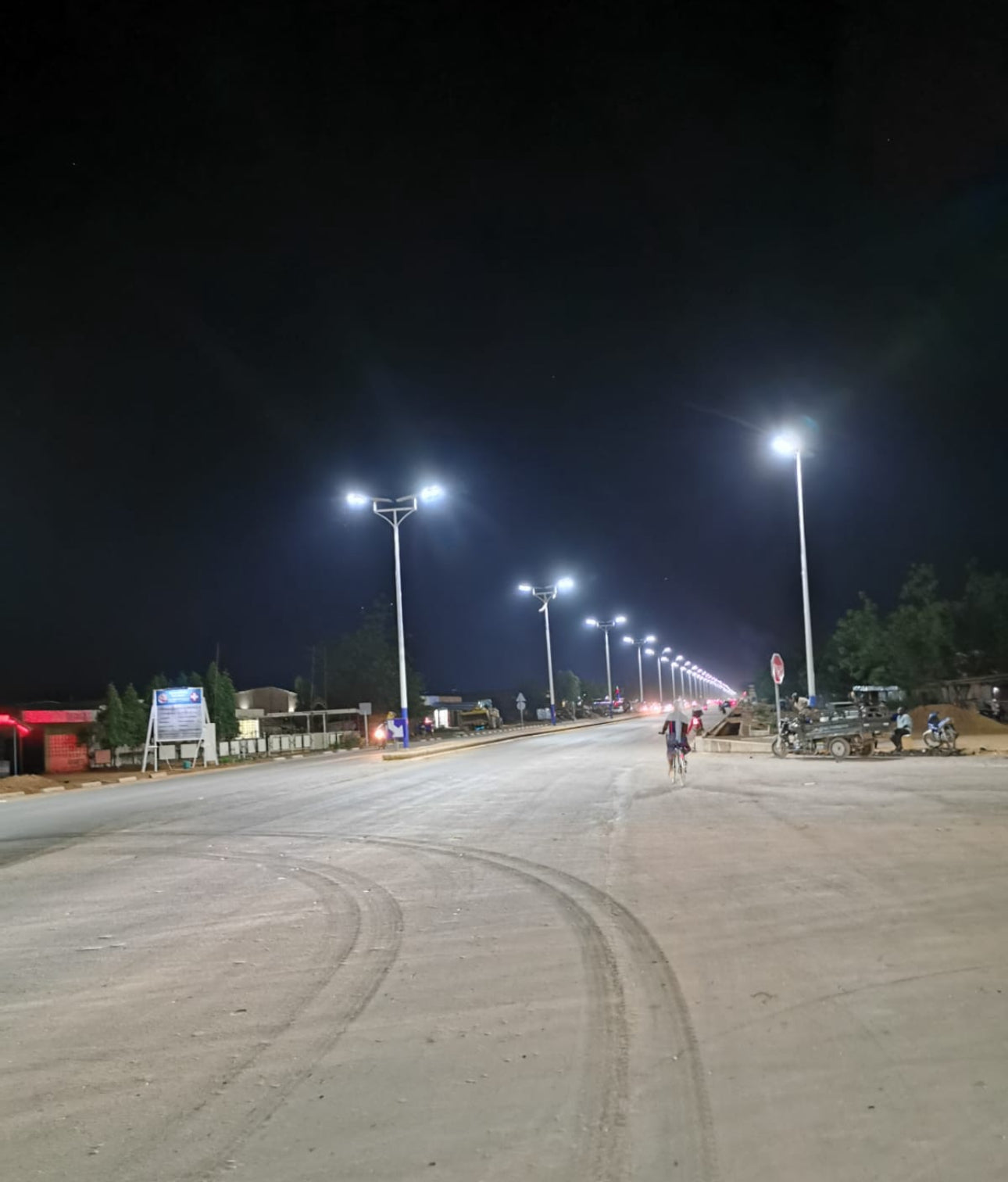 2400w Self Cleaning Solar Street Light Diecast Aluminum